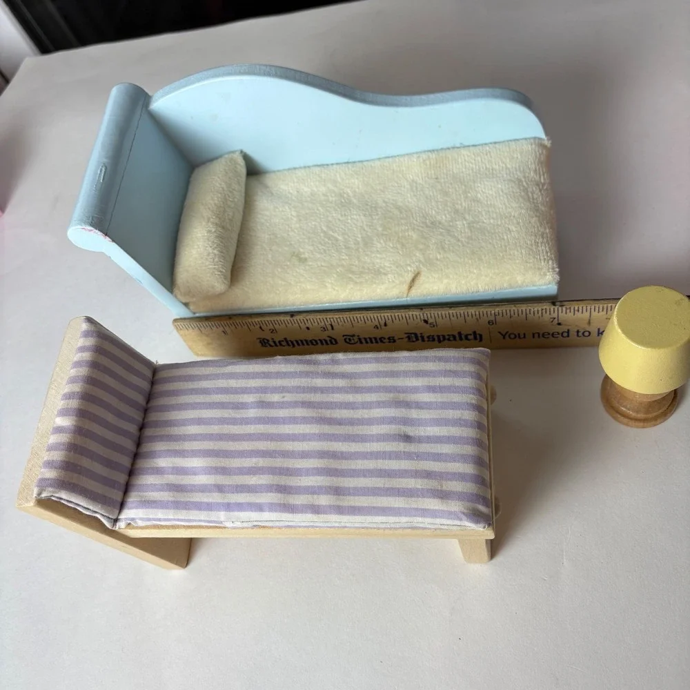 KidKraft Dollhouse Miniature Beds Set Blue‎ Chaise Lounge and Lamp Read